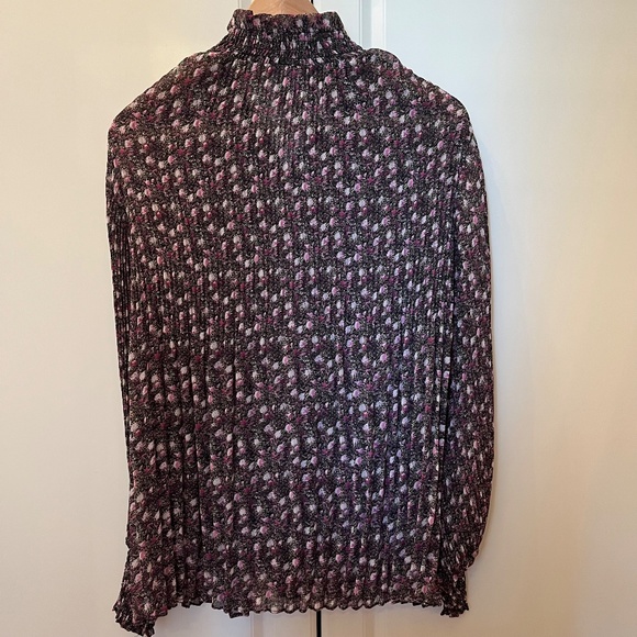 ✨NWOT✨ CAbi Knife Pleat Blouse - Sz S - Picture 4 of 8